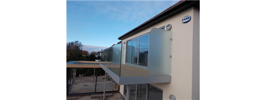 Secret fixed glass balcony balustrade and privacy panel