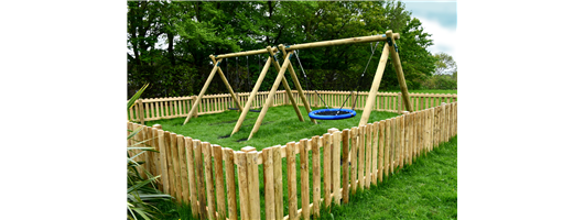 Outdoor Playground: Swings Set