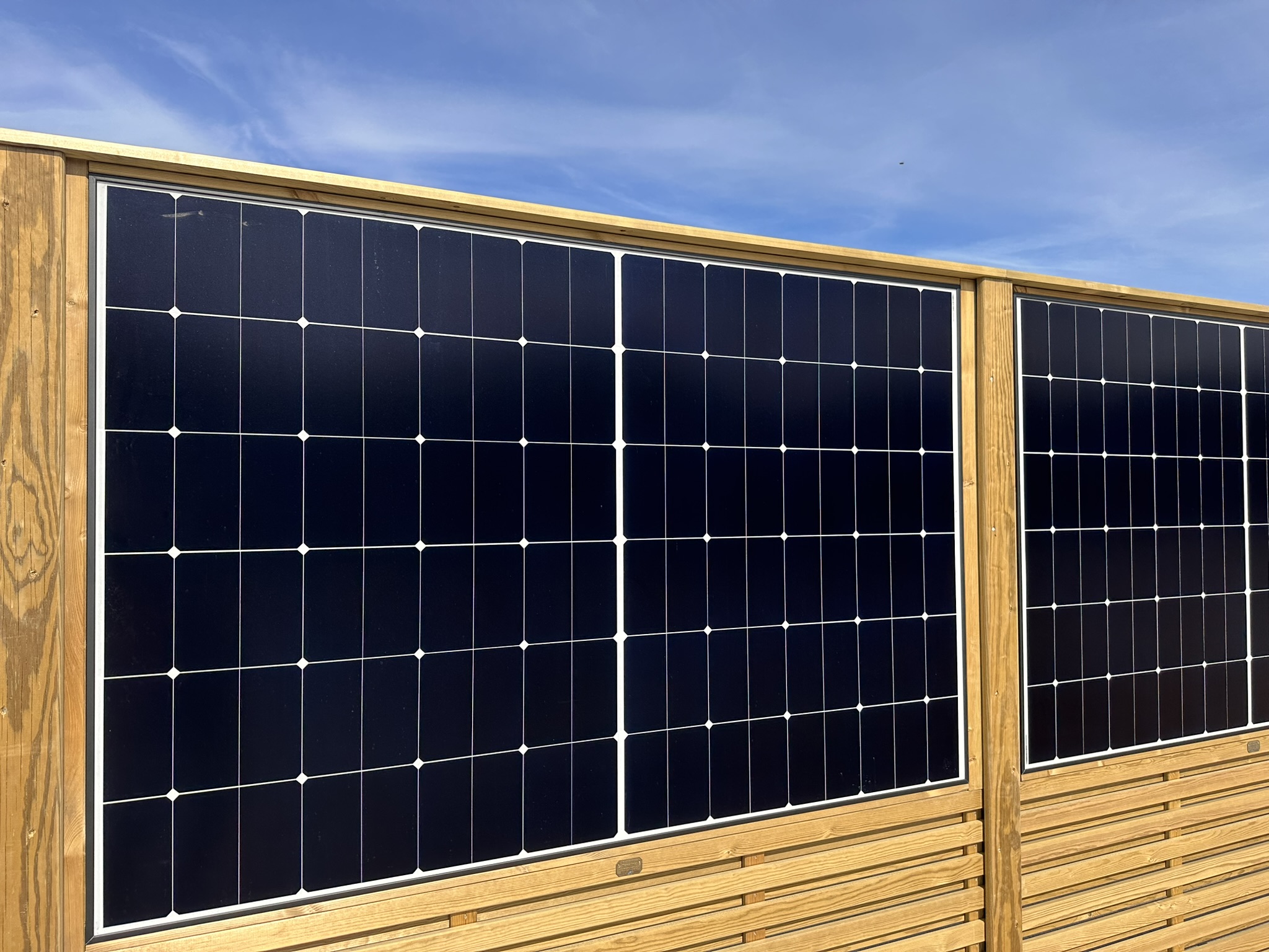 Jaksun solar fence panel