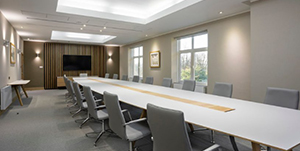 10 Essentials To Consider When Buying A Boardroom Table