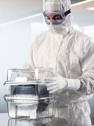 The Crucial Role of Texture and Grip in Cleanroom Gloves