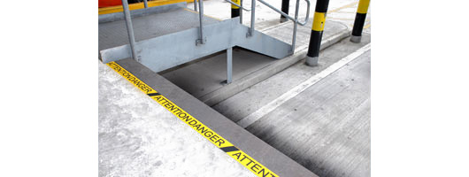 ATTENTION DANGER loading bay B