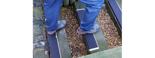 L-Shape-Plates-on-Steps-7