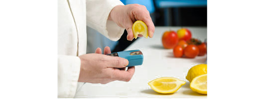 Bellingham & Stanley; OPTi Brix refractometer testing sugar of lemon