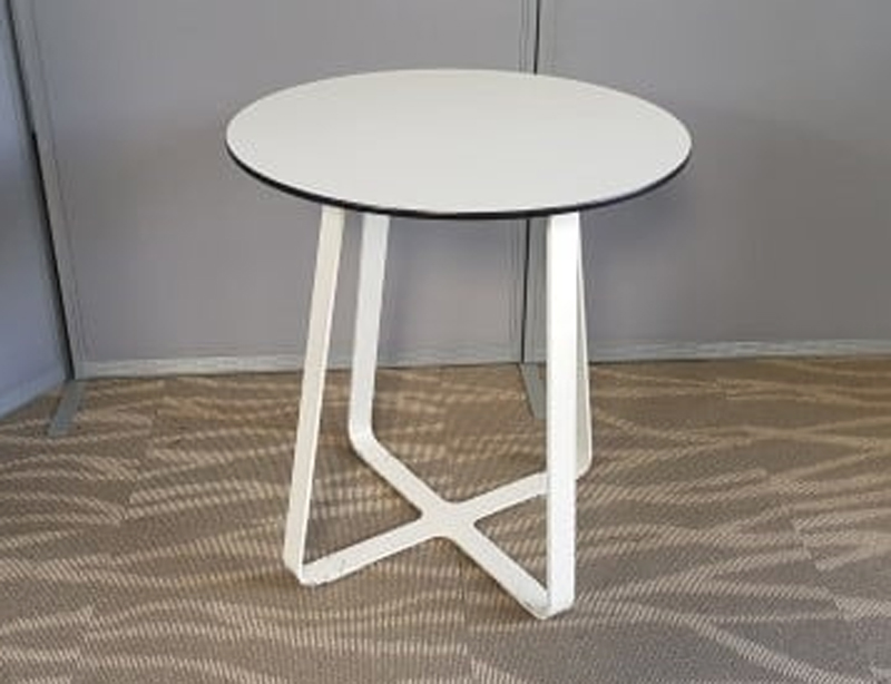 Caf&eacute; Style Tables