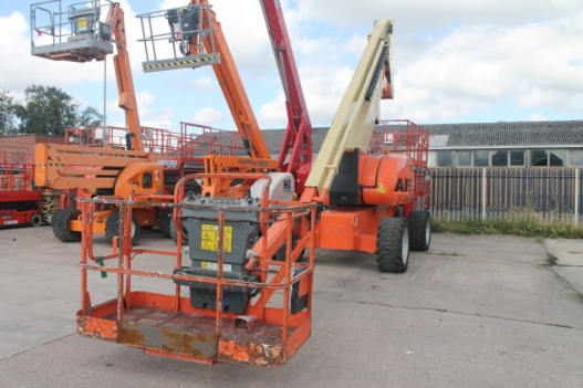 JLG J800AJS