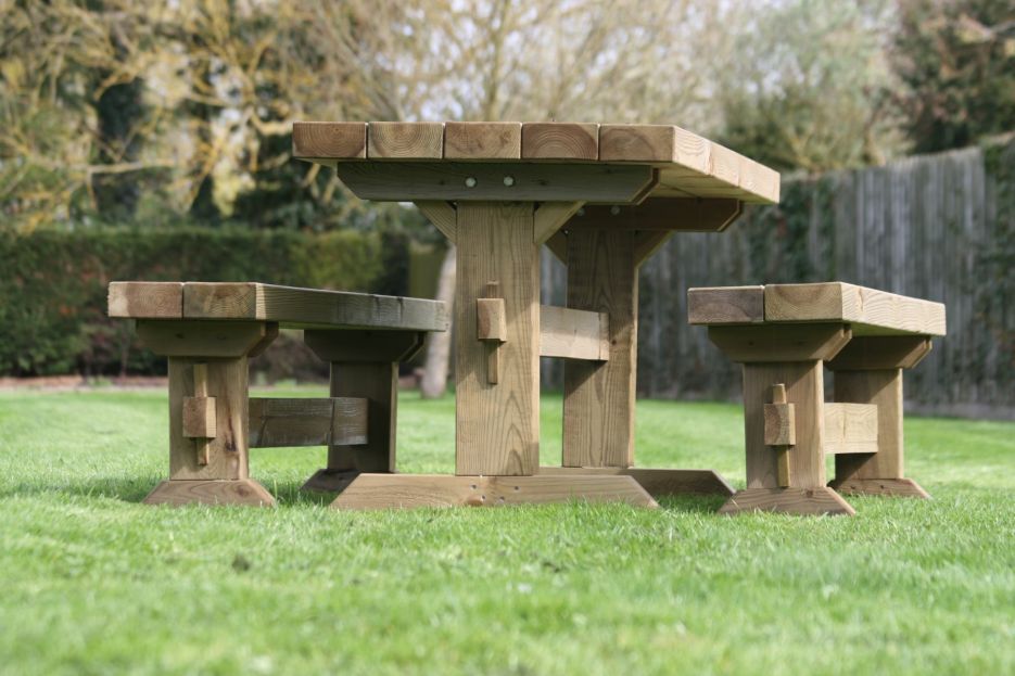 Buckingham Picnic Table