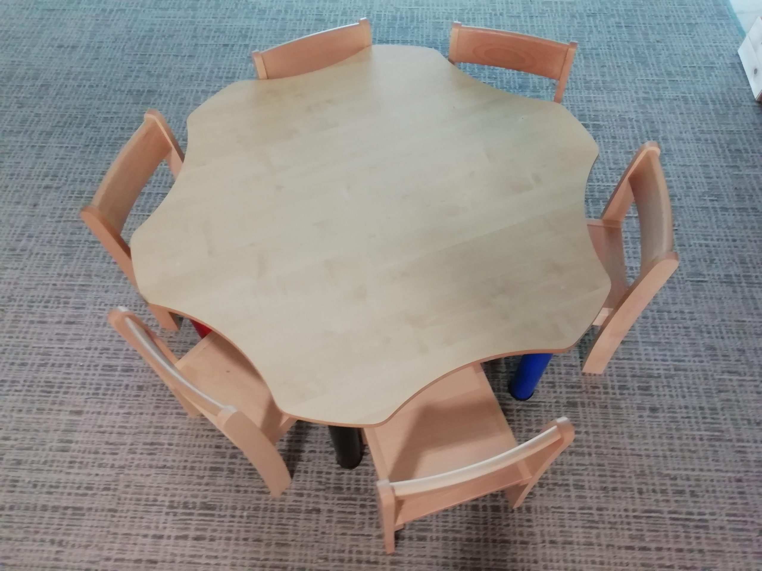 6 Person Clover Table (TA5)