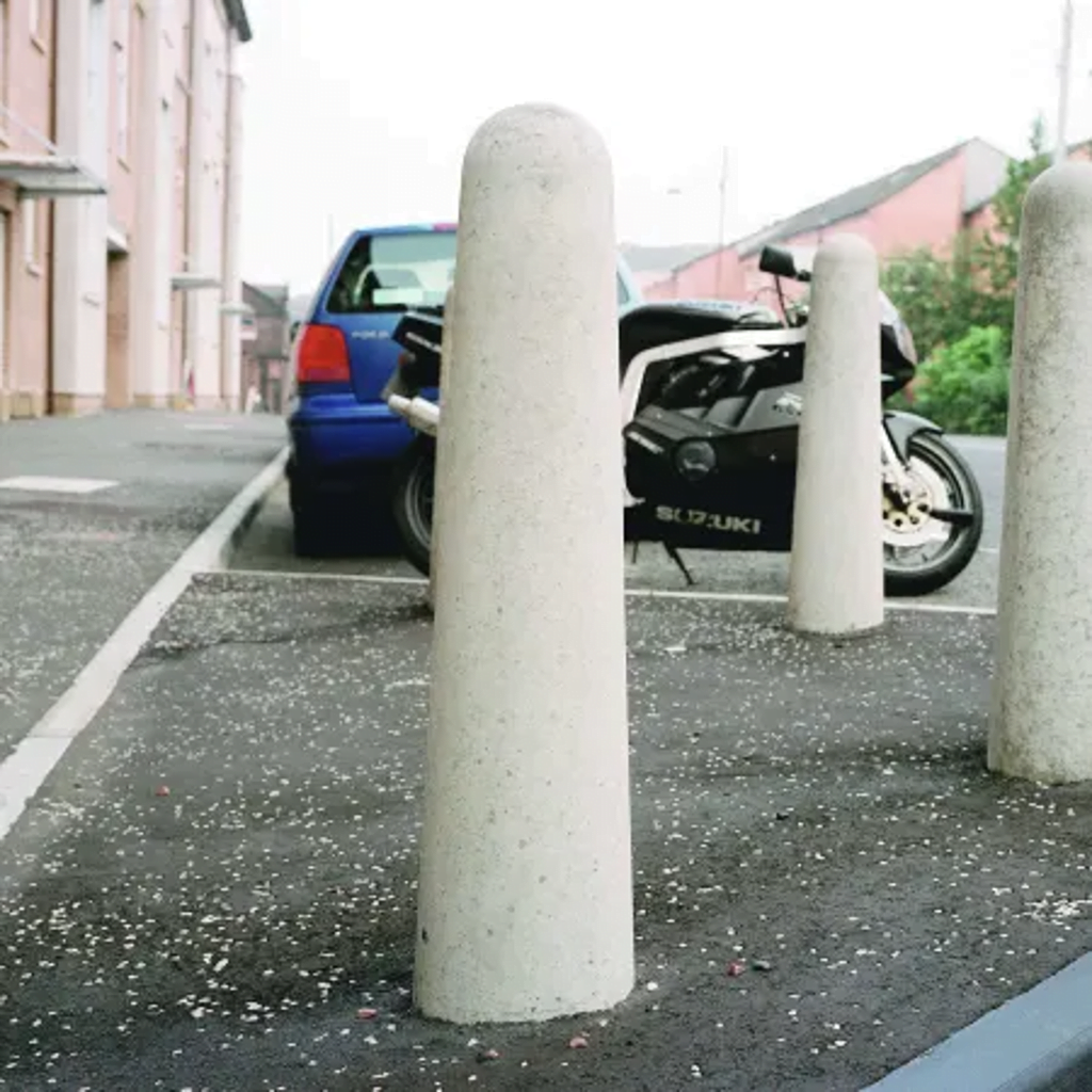 BRIDGFORD BOLLARD &minus; SMOOTH GREY