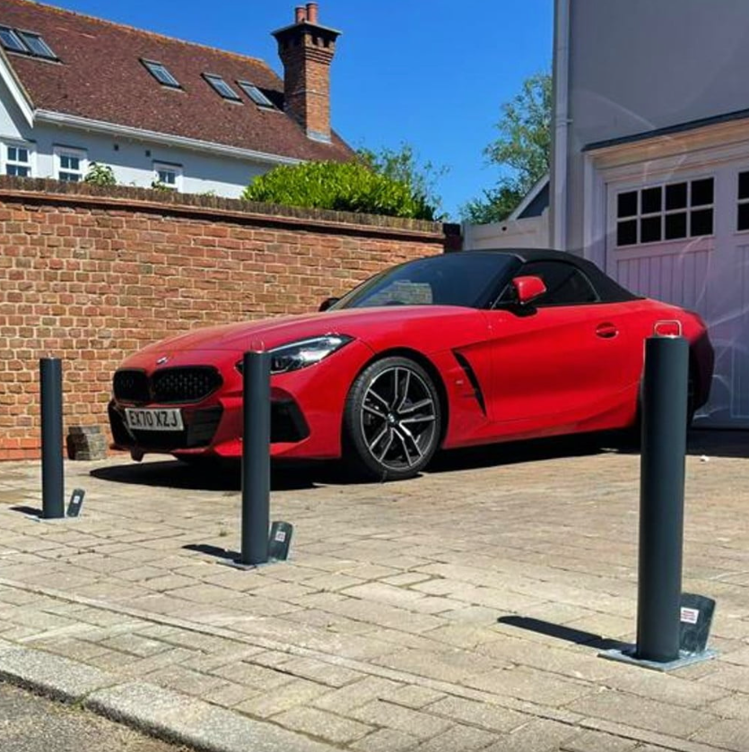 D4 TELESCOPIC BOLLARD