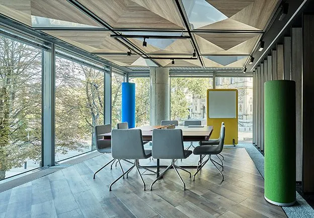 Acoustic Towers for Meeting Rooms